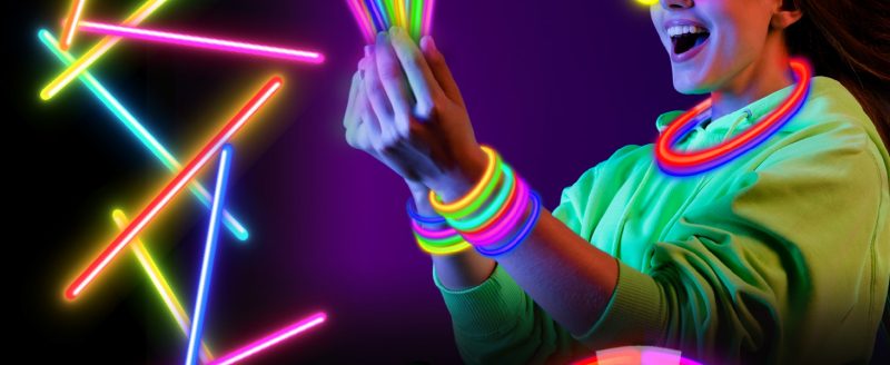 Elm Mart 100 Ultra Bright Glow Sticks Bracelets and Necklaces - Premium Glow in the Dark Party Supplies and Decorations - Bulk 8" Glowsticks Party Favors Pack